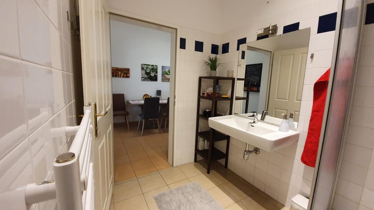 Gorgeous Viennese 10 Min To Center Apartment *